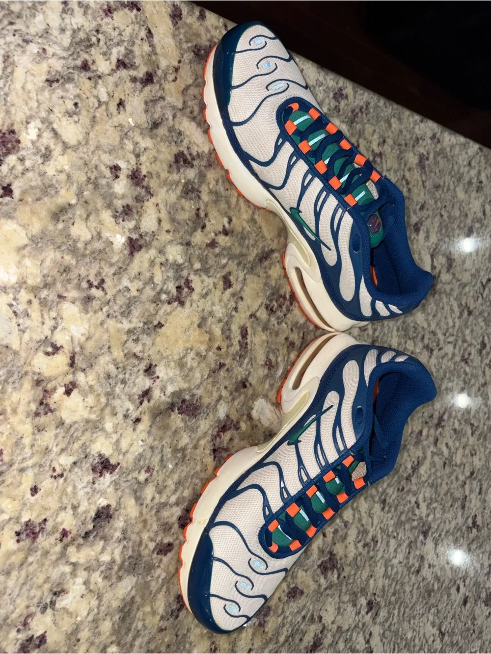 Nike Air Tuned 1 (TN) Kids Boys Size 7Y White/Blue/Green Sneakers